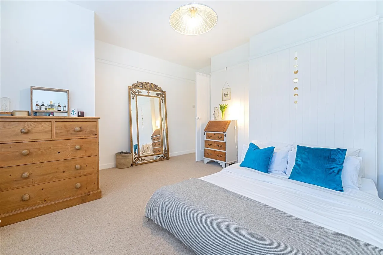 Ordnance Close, Feltham, TW13, photo 7
