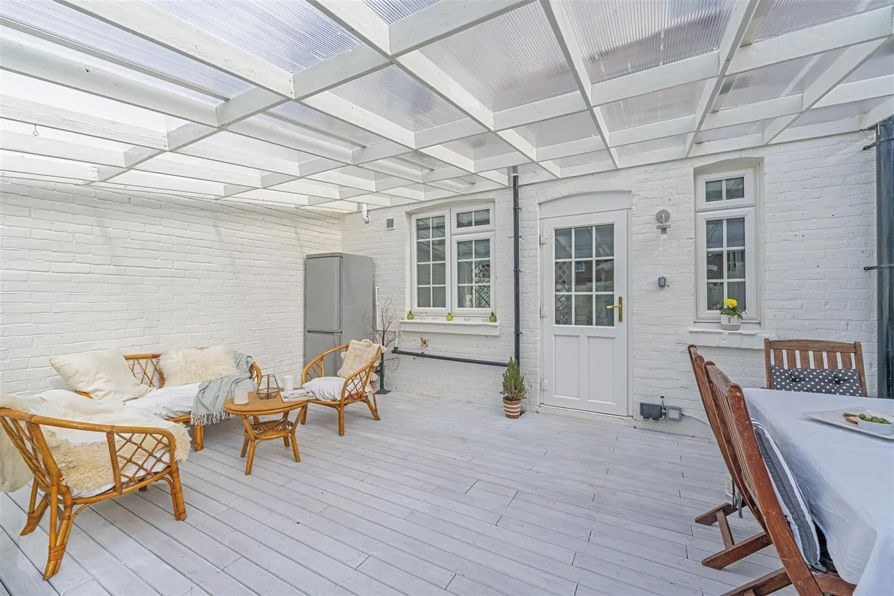 Ordnance Close, Feltham, TW13, photo 16