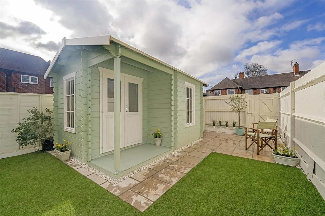 Ordnance Close, Feltham, TW13, photo 11