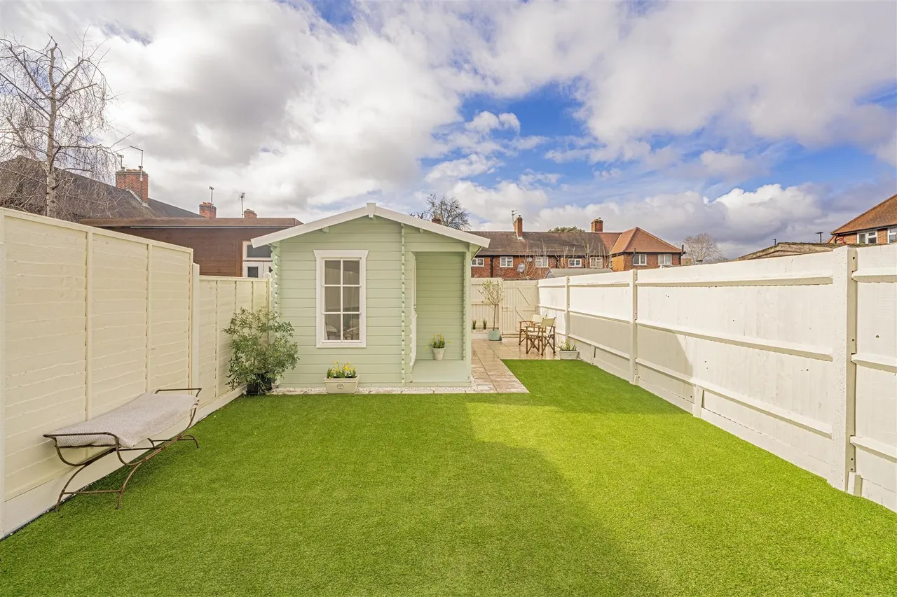 Ordnance Close, Feltham, TW13, photo 17