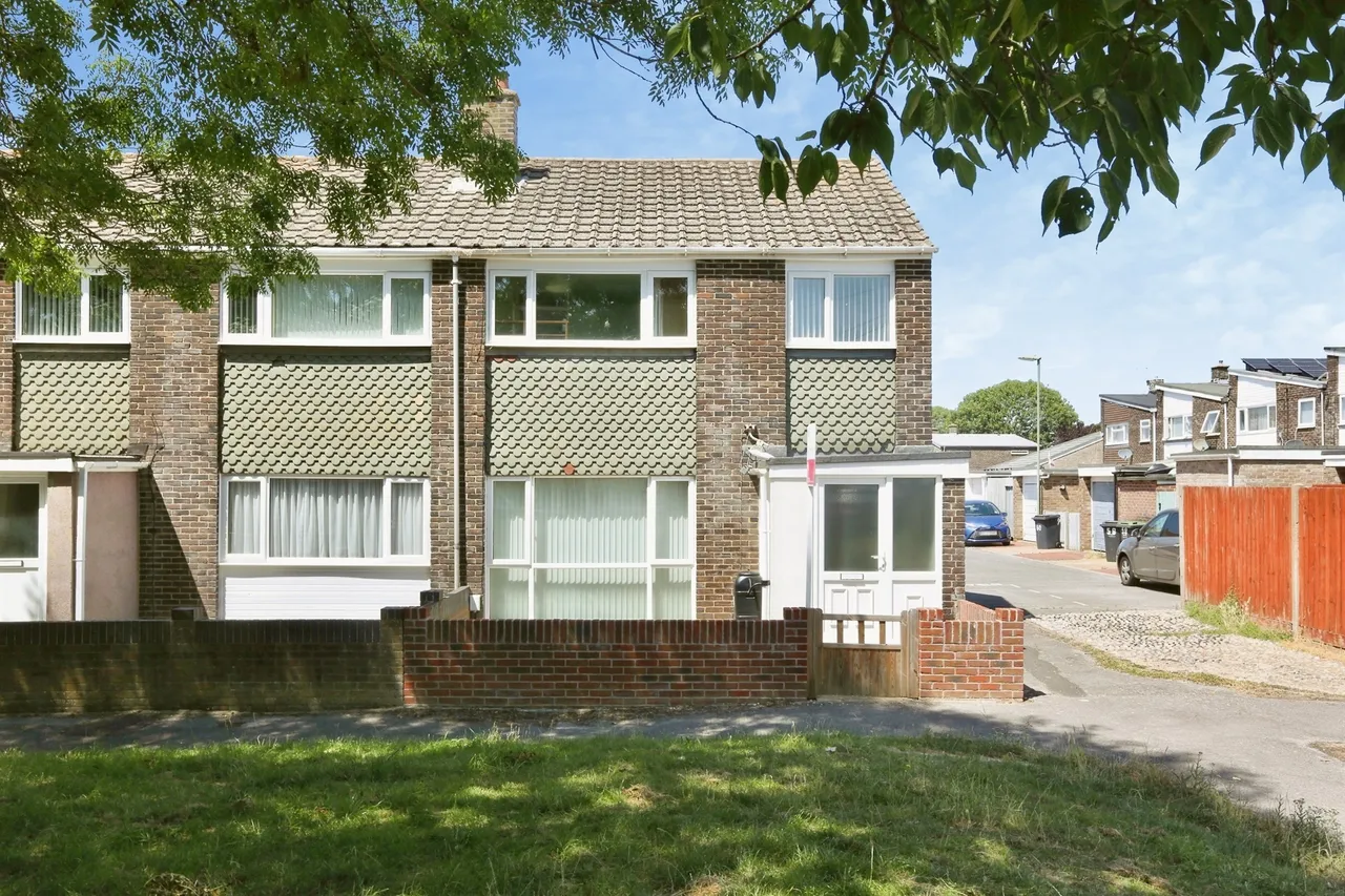 3 bed house for sale — Long Drive, Gosport
