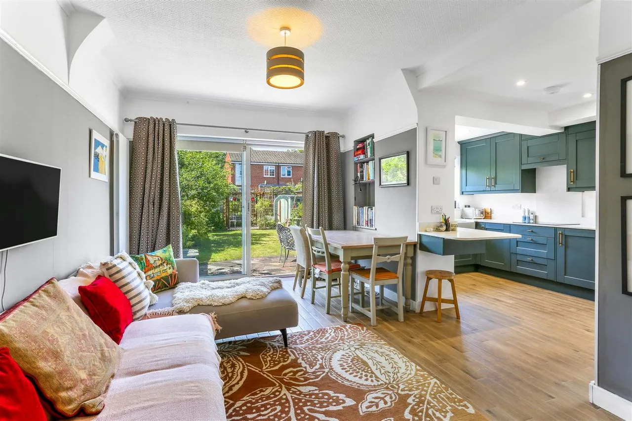 Queens Acre, Cheam Village, SM3, photo 2