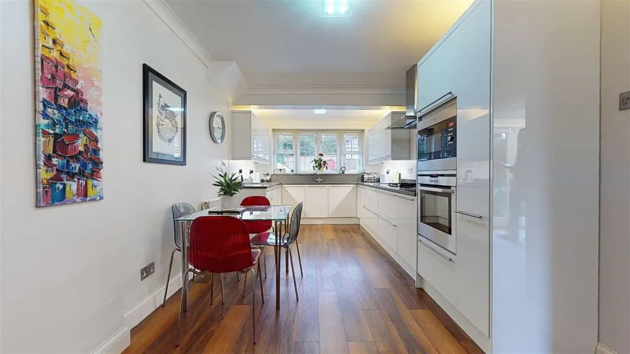 Carroll Hill, Loughton, photo 8