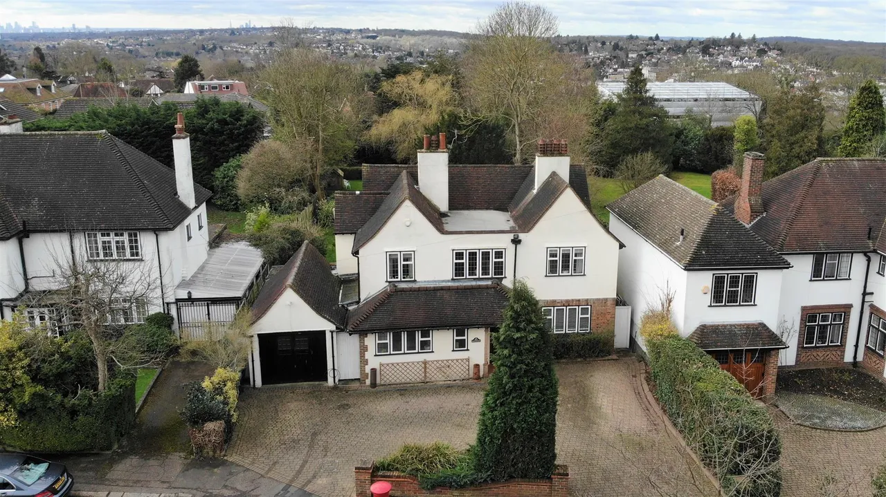 4 bed house for sale — Carroll Hill, Loughton