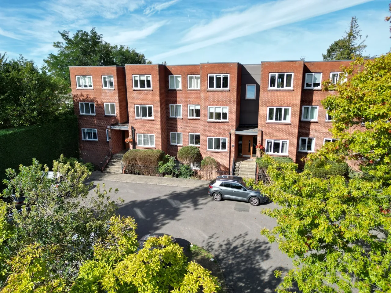 Oatlands Drive, Weybridge, KT13, photo 14