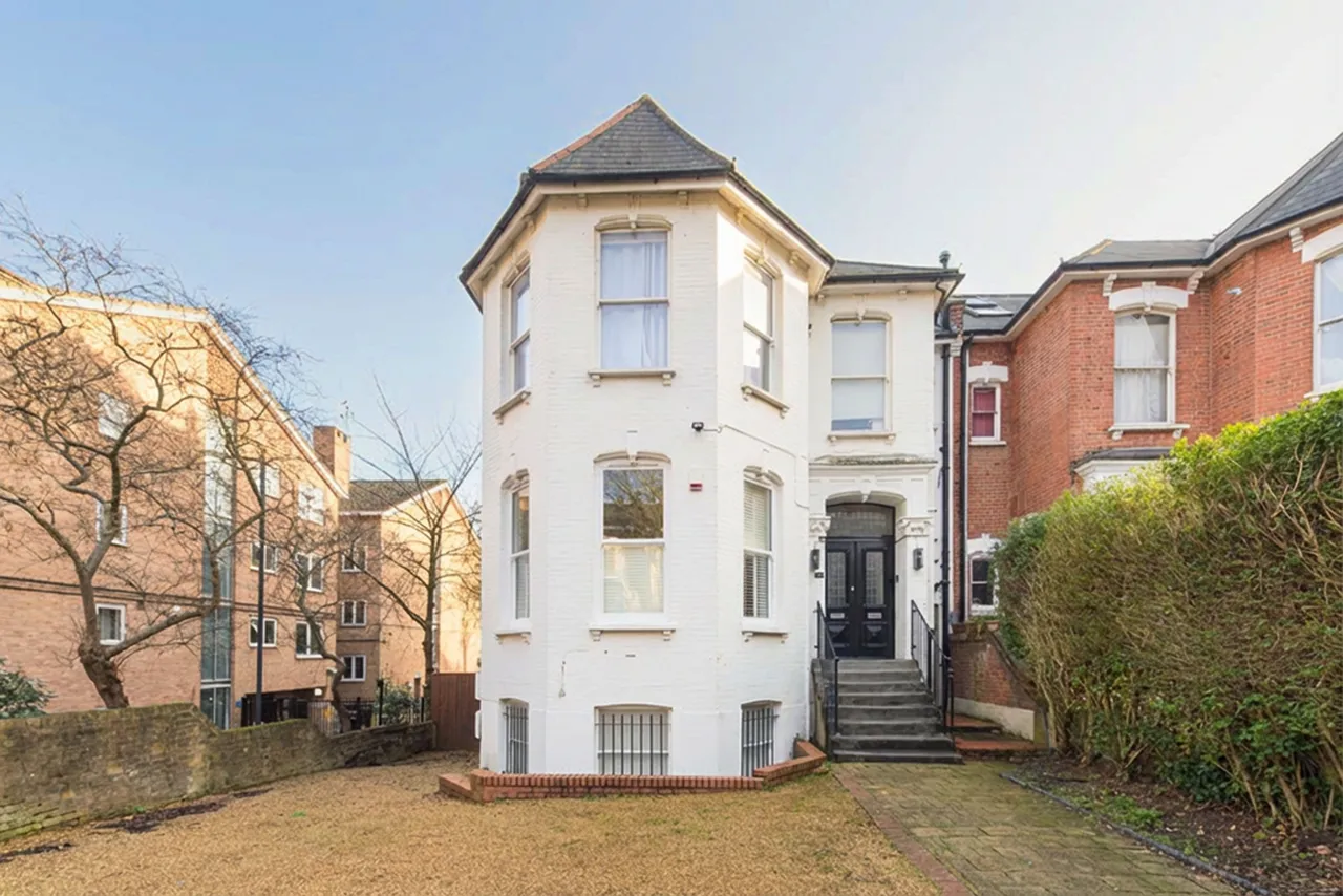 2 bed flat for sale — 8b Christchurch Avenue, London