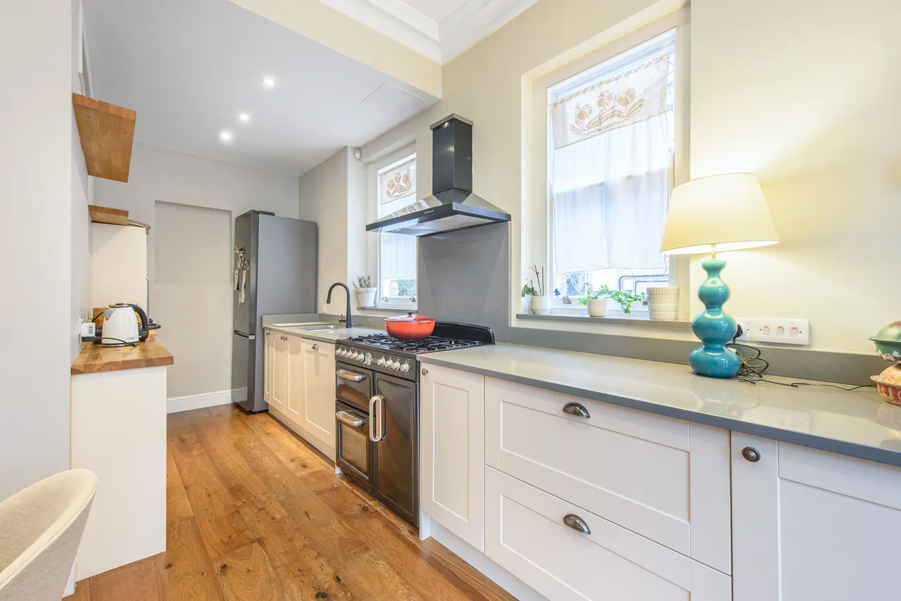 8b Christchurch Avenue, London, photo 4