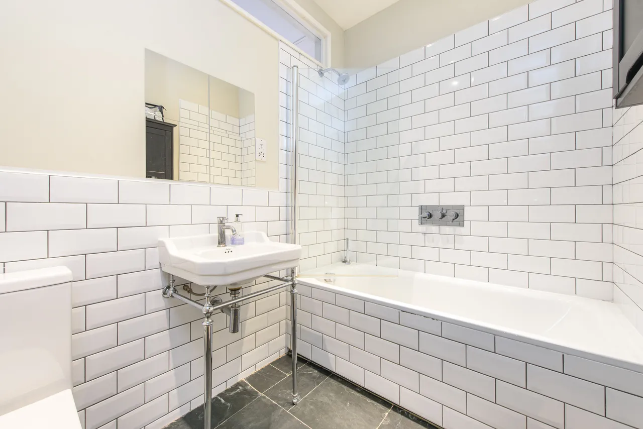 8b Christchurch Avenue, London, photo 11