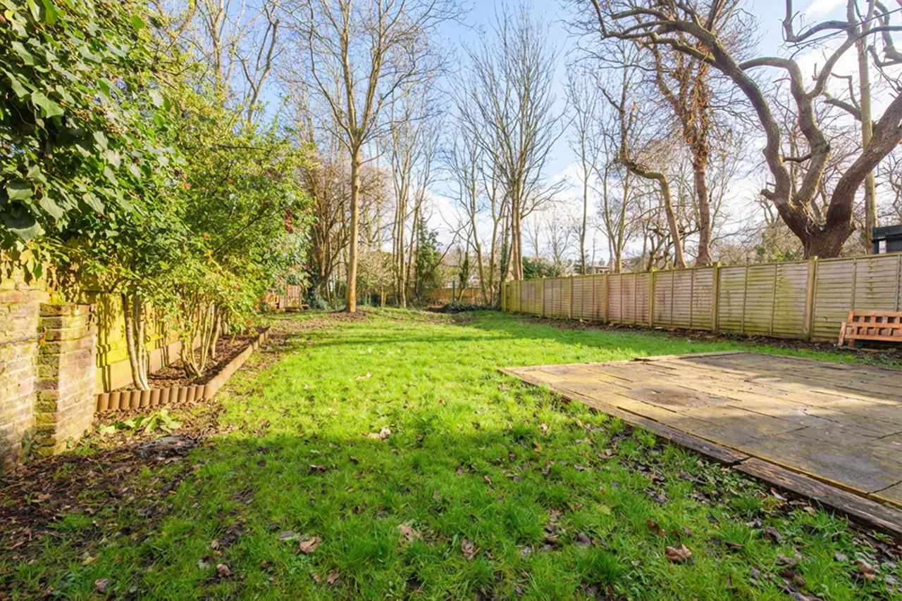 8b Christchurch Avenue, London, photo 3