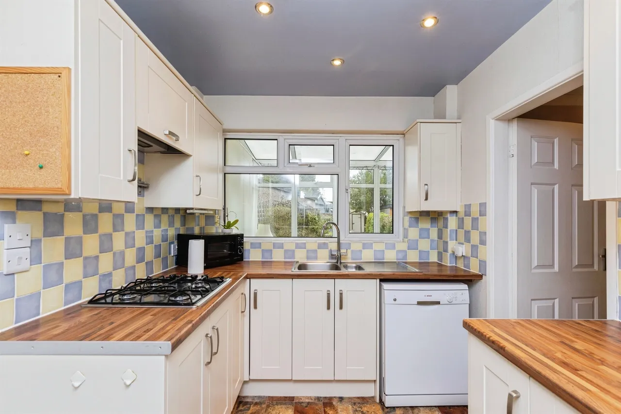 Heaton Drive, Eldwick, BINGLEY, photo 10