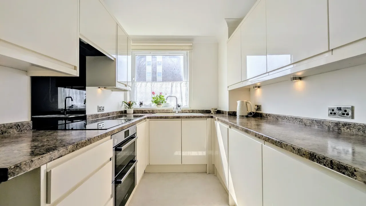 West Parade, Worthing, BN11, photo 5