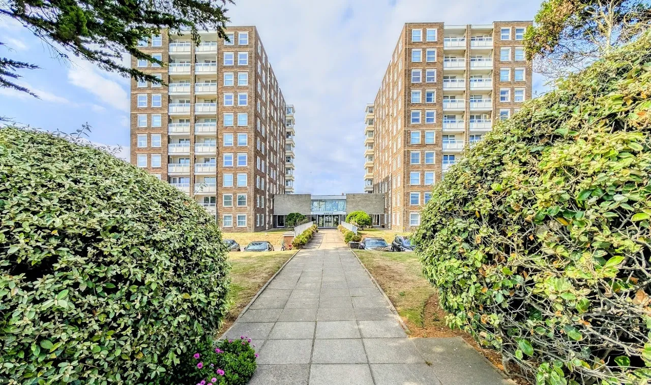 3 bed flat for sale, West Parade, Worthing, BN11