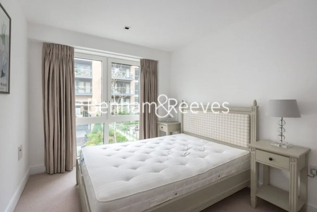 Kew Bridge Road, Brentford, TW8, photo 3