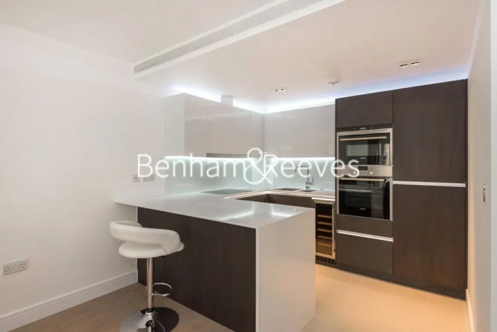 Kew Bridge Road, Brentford, TW8, photo 2
