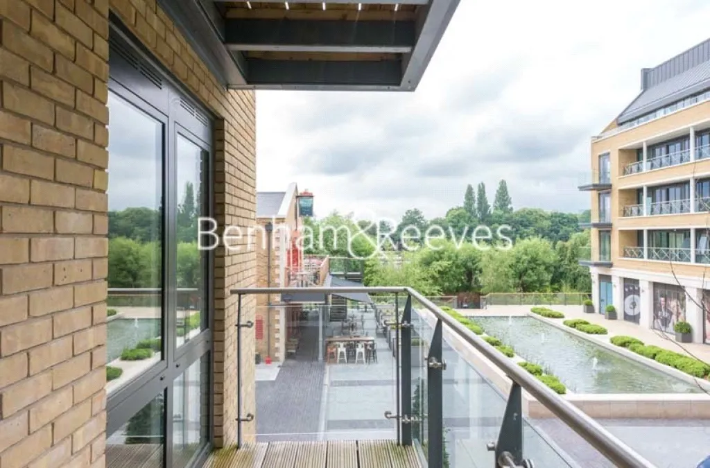 Kew Bridge Road, Brentford, TW8, photo 5