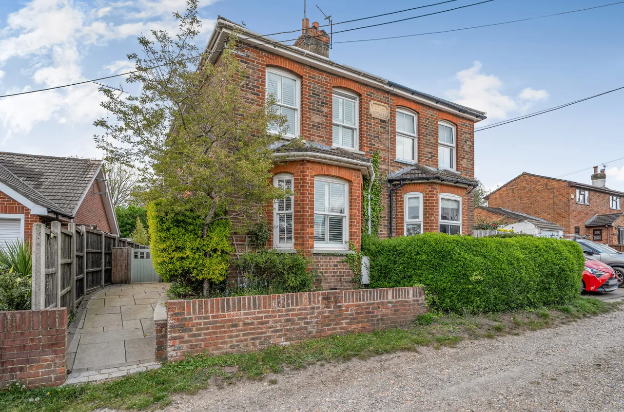 3 bed house for sale — Victoria Cottages, Ash Vale, Surrey, GU12 5BJ