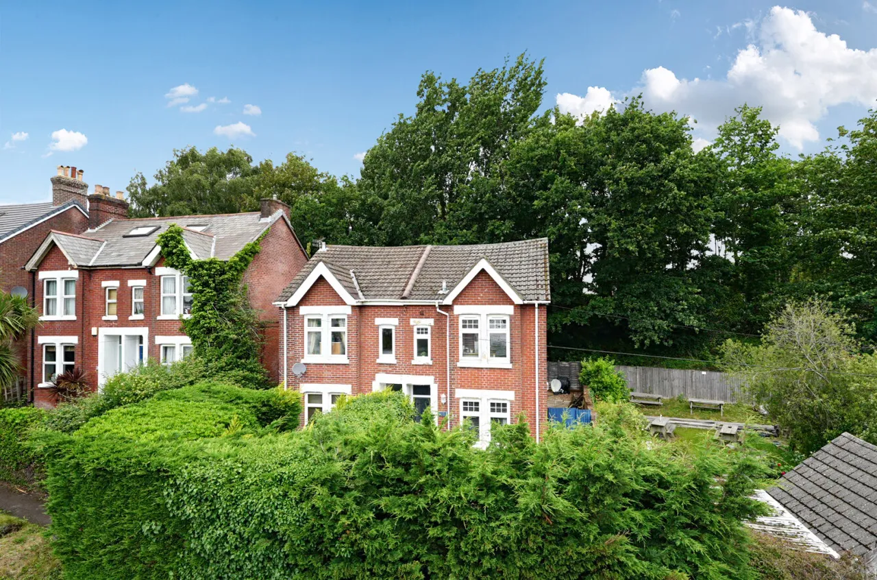 2 bed house for sale, Portsmouth Road, Woolston, SO19