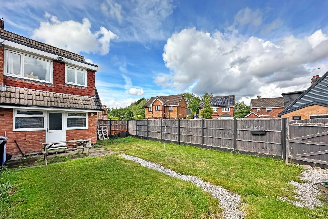 Redesmere Close, Timperley, Cheshire WA15 7EE, photo 24
