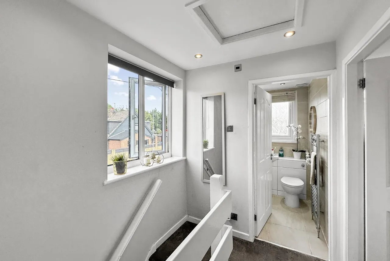 Redesmere Close, Timperley, Cheshire WA15 7EE, photo 10
