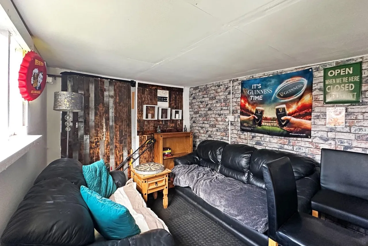 Redesmere Close, Timperley, Cheshire WA15 7EE, photo 17