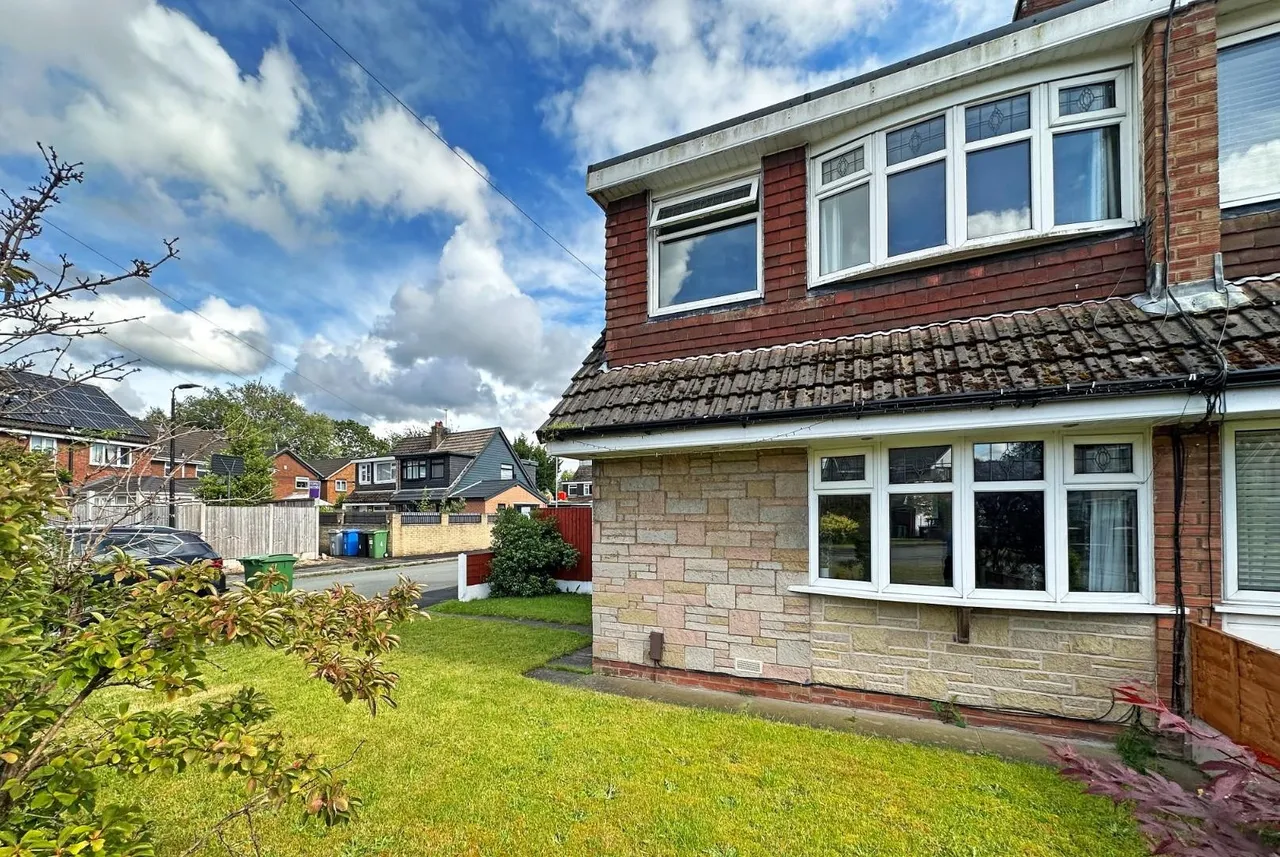 Redesmere Close, Timperley, Cheshire WA15 7EE, photo 26