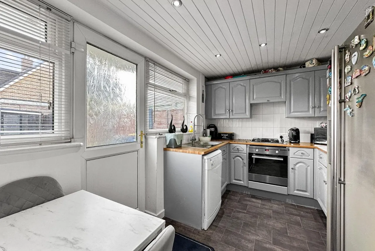 Redesmere Close, Timperley, Cheshire WA15 7EE, photo 3