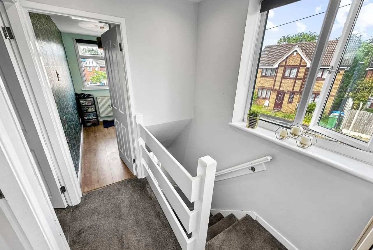 Redesmere Close, Timperley, Cheshire WA15 7EE, photo 9