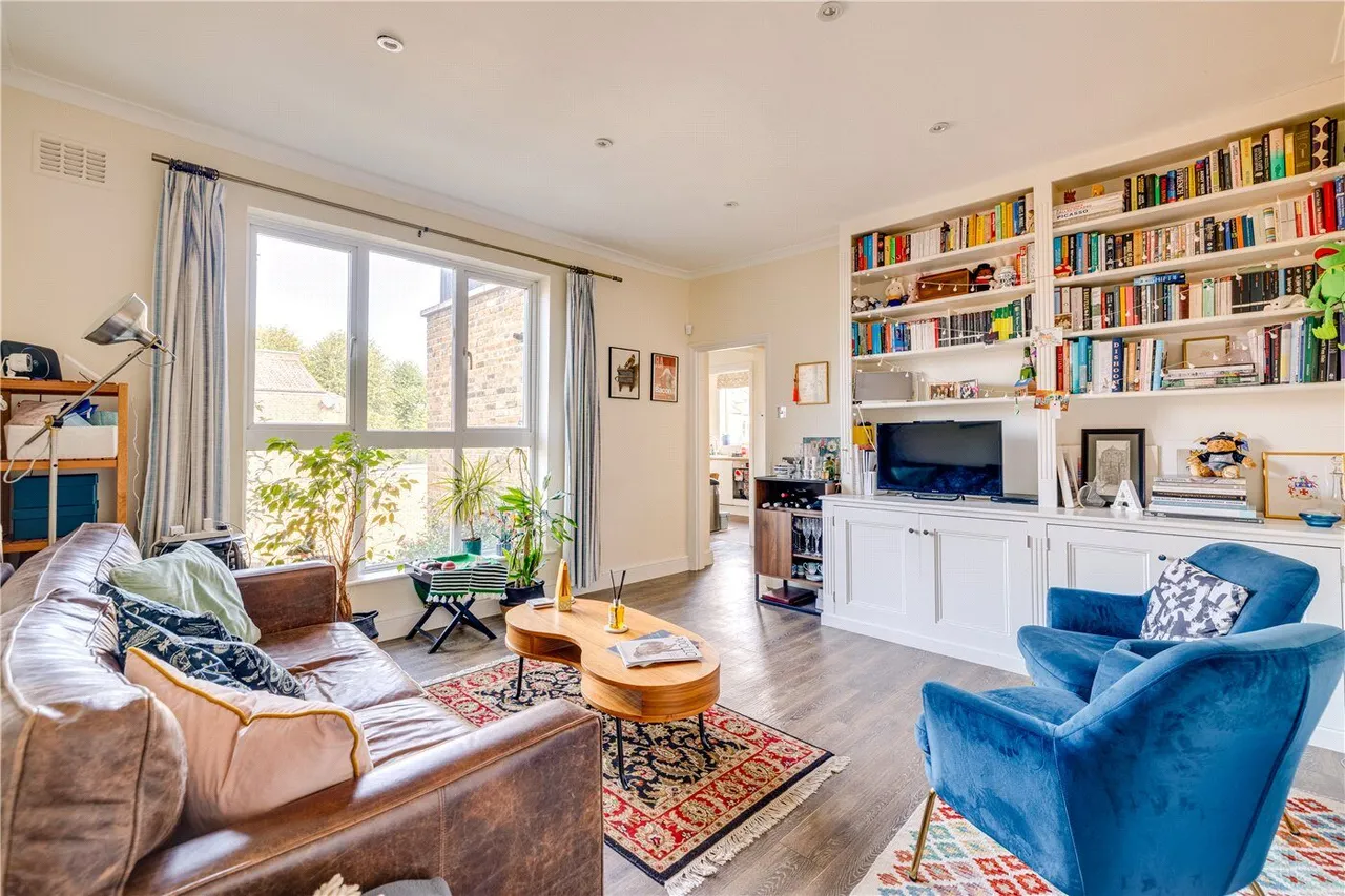 2 bed flat for sale, Fulham Palace Road, London, SW6