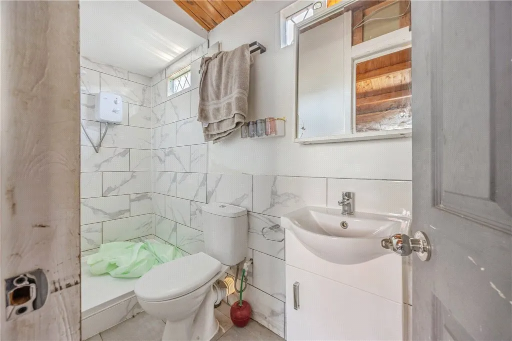 Pentlands Close, Mitcham, CR4, photo 24