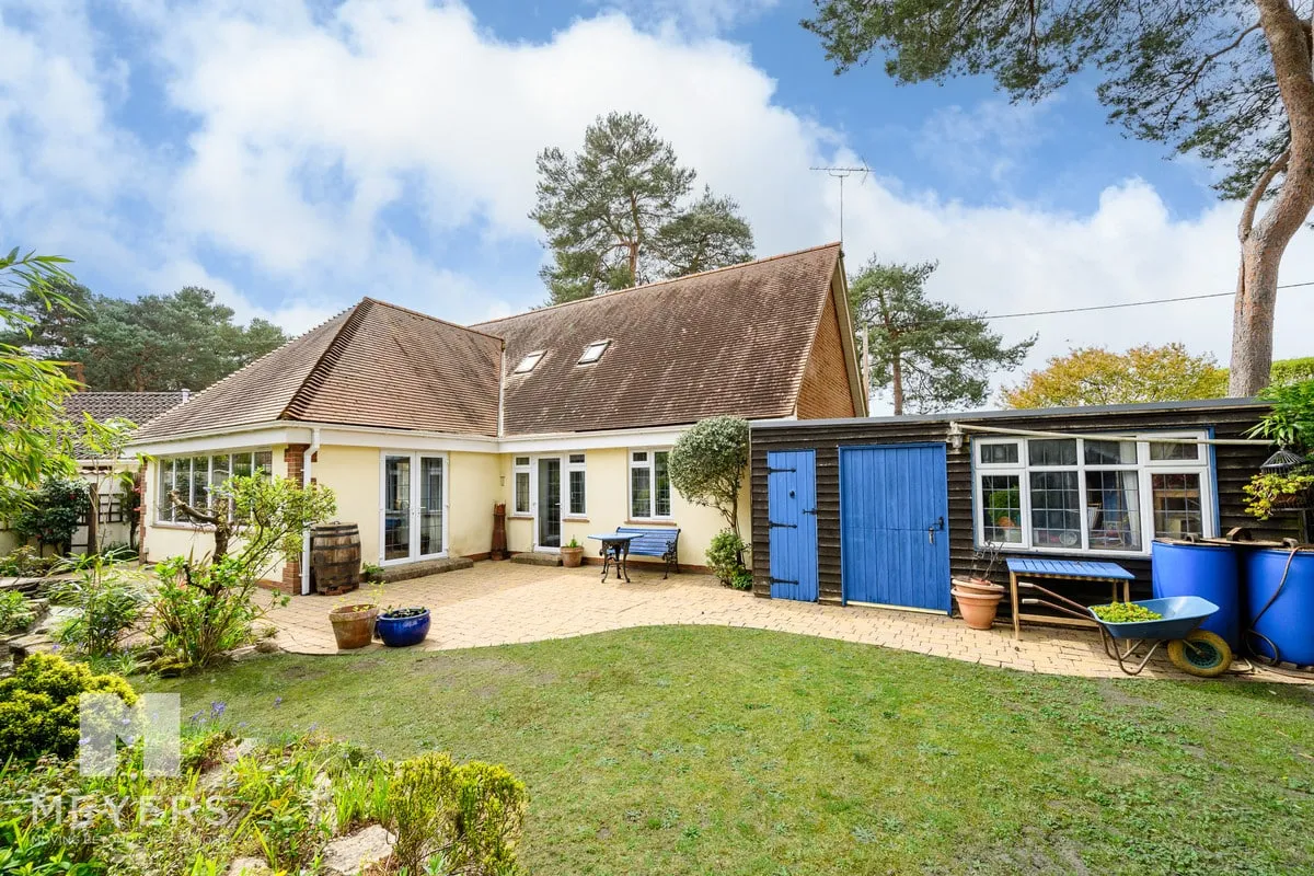 Cedar Avenue, St. Leonards, BH24, photo 3