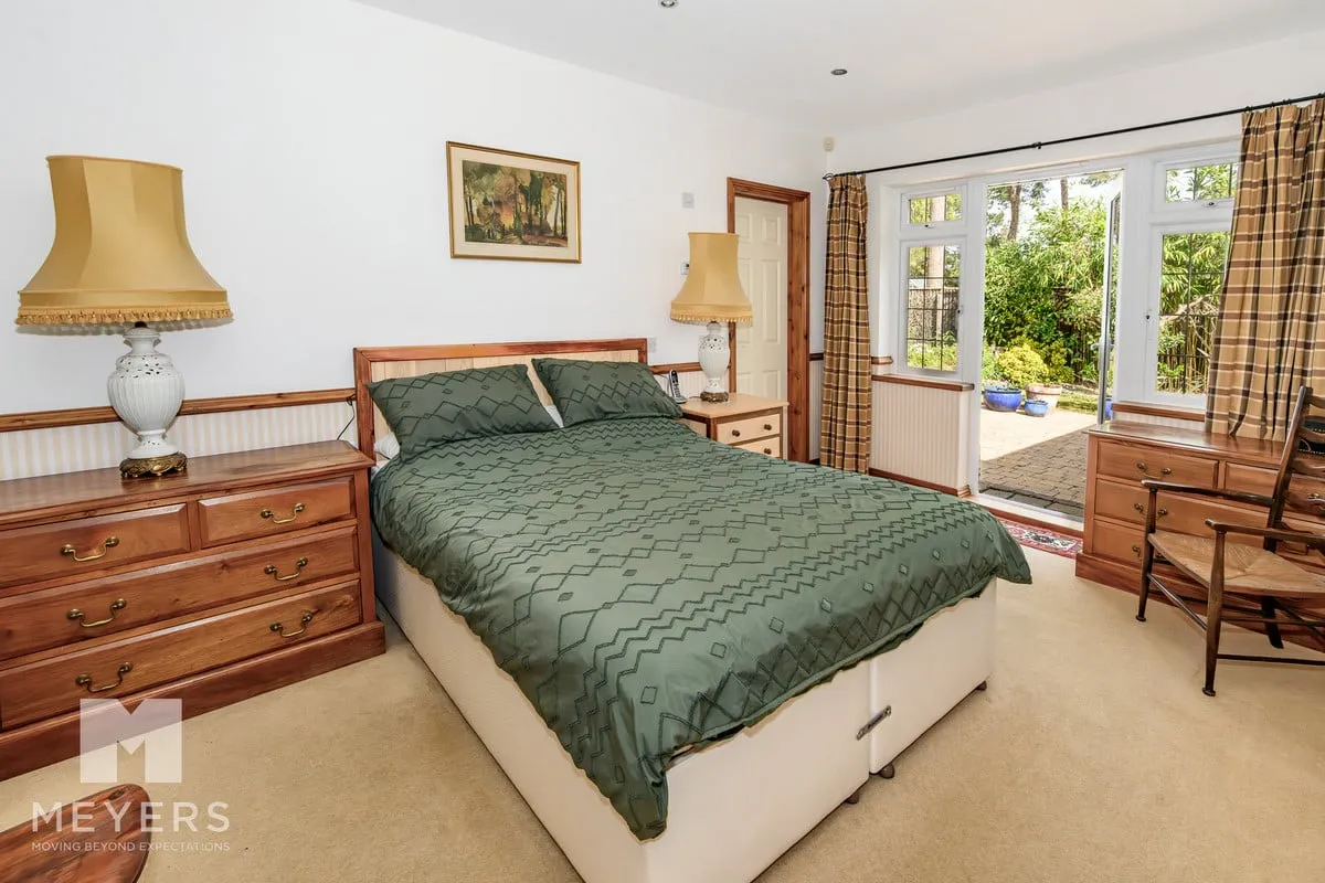 Cedar Avenue, St. Leonards, BH24, photo 11