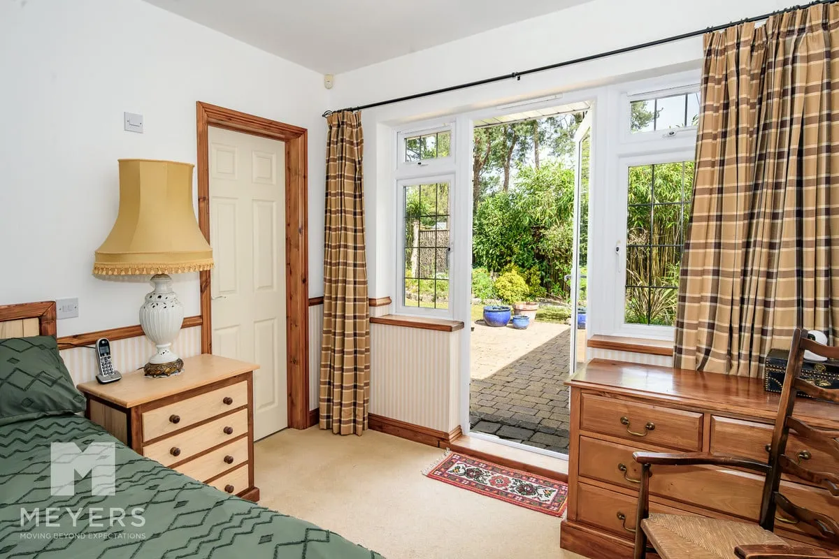 Cedar Avenue, St. Leonards, BH24, photo 12