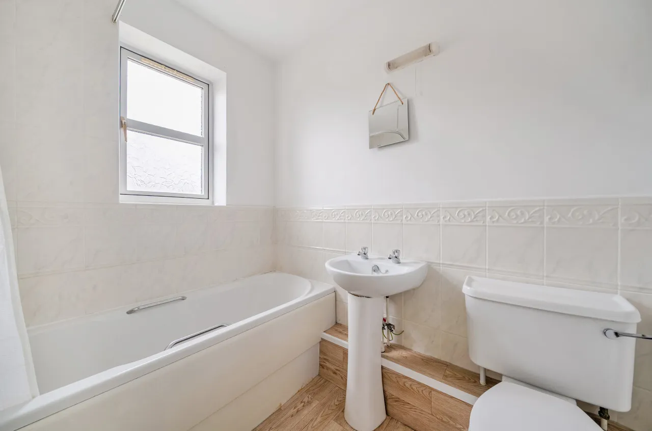 Newby Close, Kingswood, HU7, photo 9