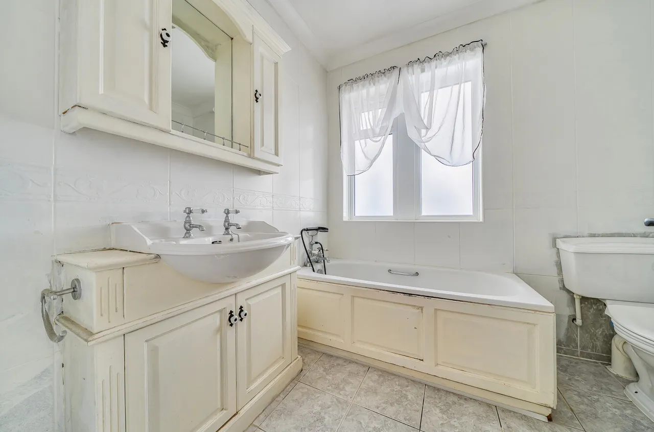 Albury Avenue,, Bexleyheath,, DA7, photo 18