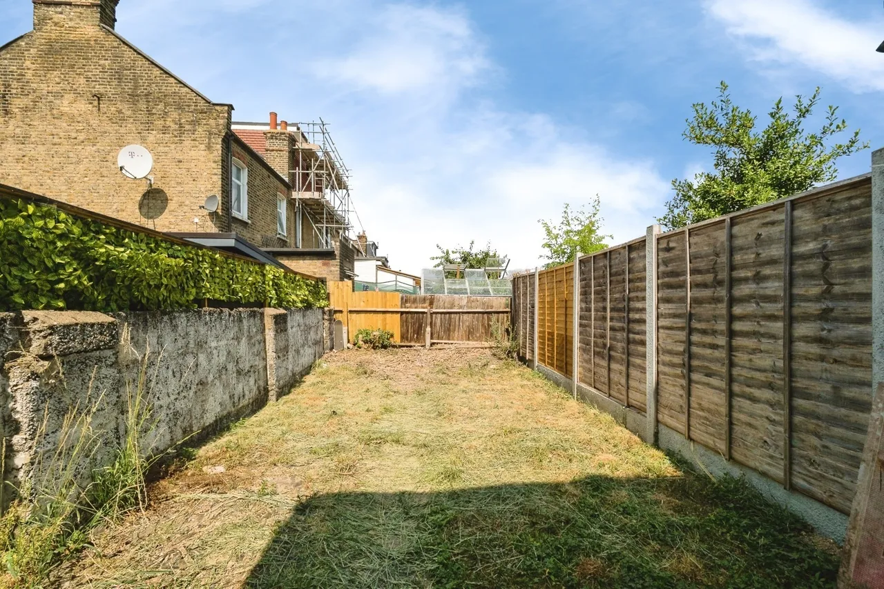 Wolsey Avenue, London, E6, photo 16