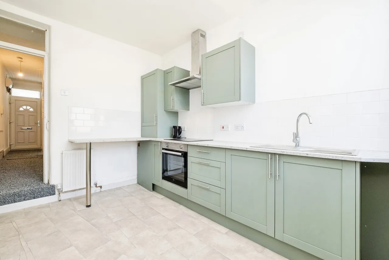Wolsey Avenue, London, E6, photo 6
