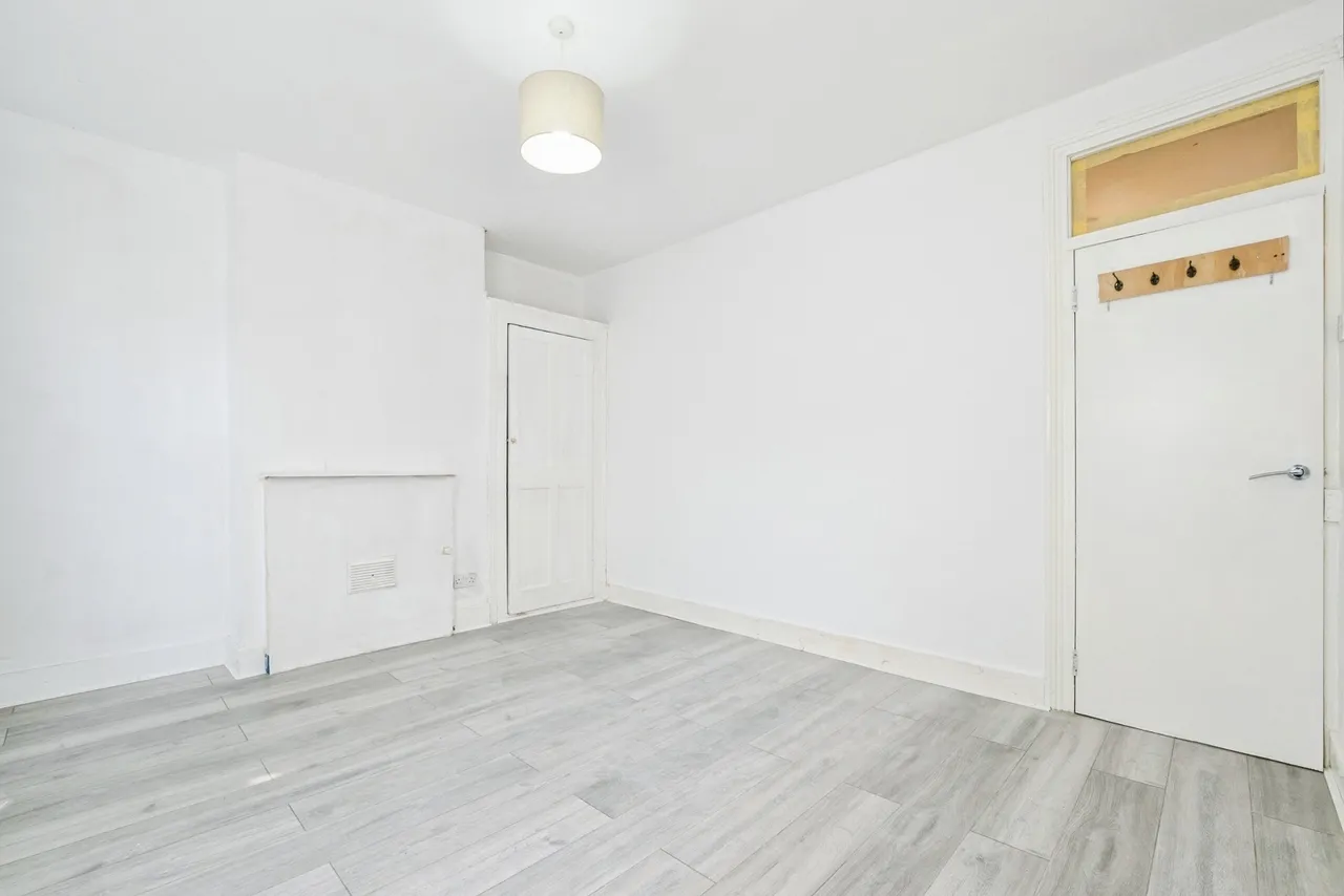 Wolsey Avenue, London, E6, photo 11