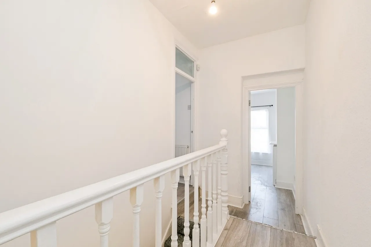 Wolsey Avenue, London, E6, photo 18
