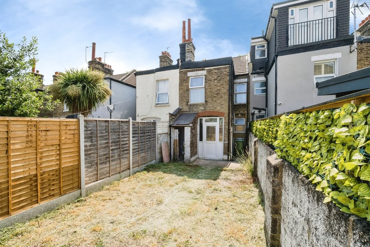 Wolsey Avenue, London, E6, photo 4