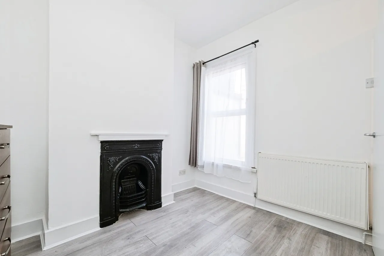 Wolsey Avenue, London, E6, photo 14