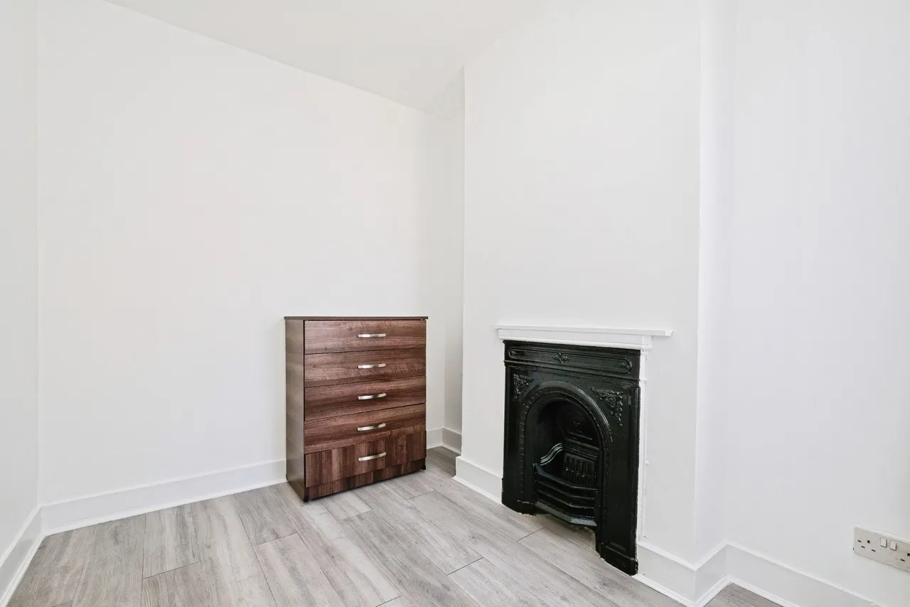 Wolsey Avenue, London, E6, photo 13