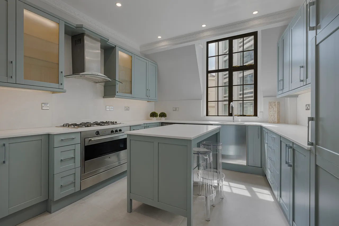 Cockspur Street, St James's, London, photo 6