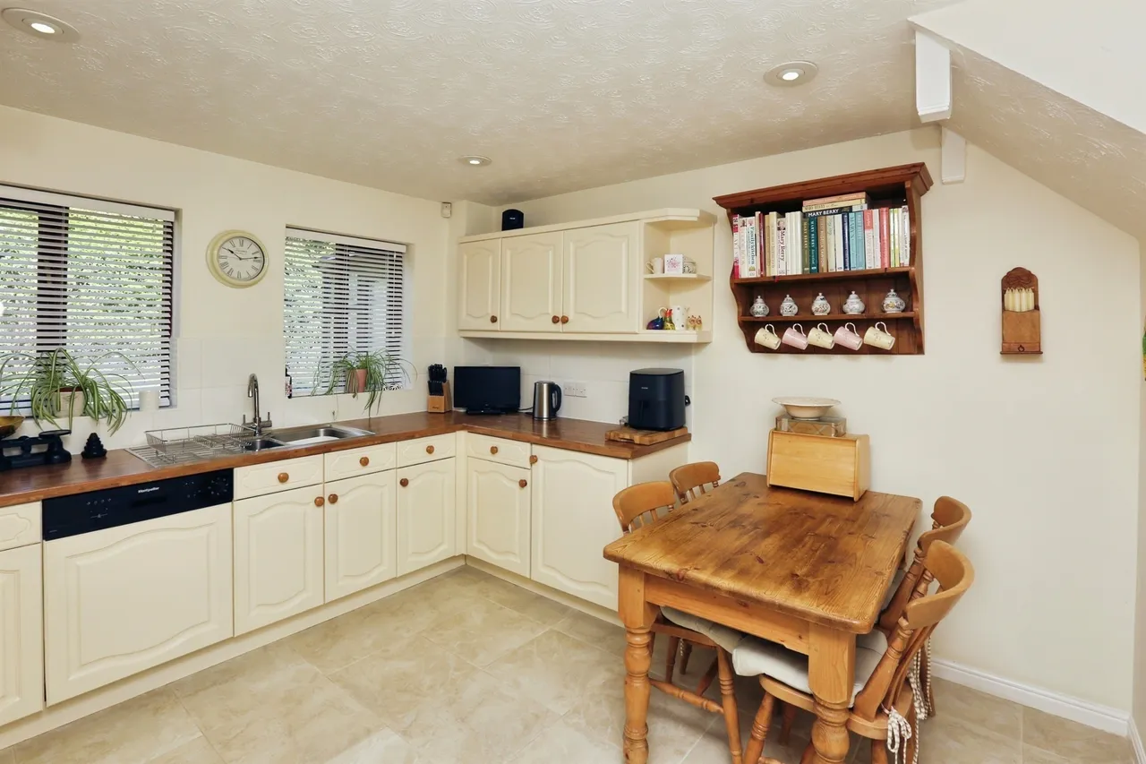 Brooklynn Close, Waltham Chase, SOUTHAMPTON, photo 9