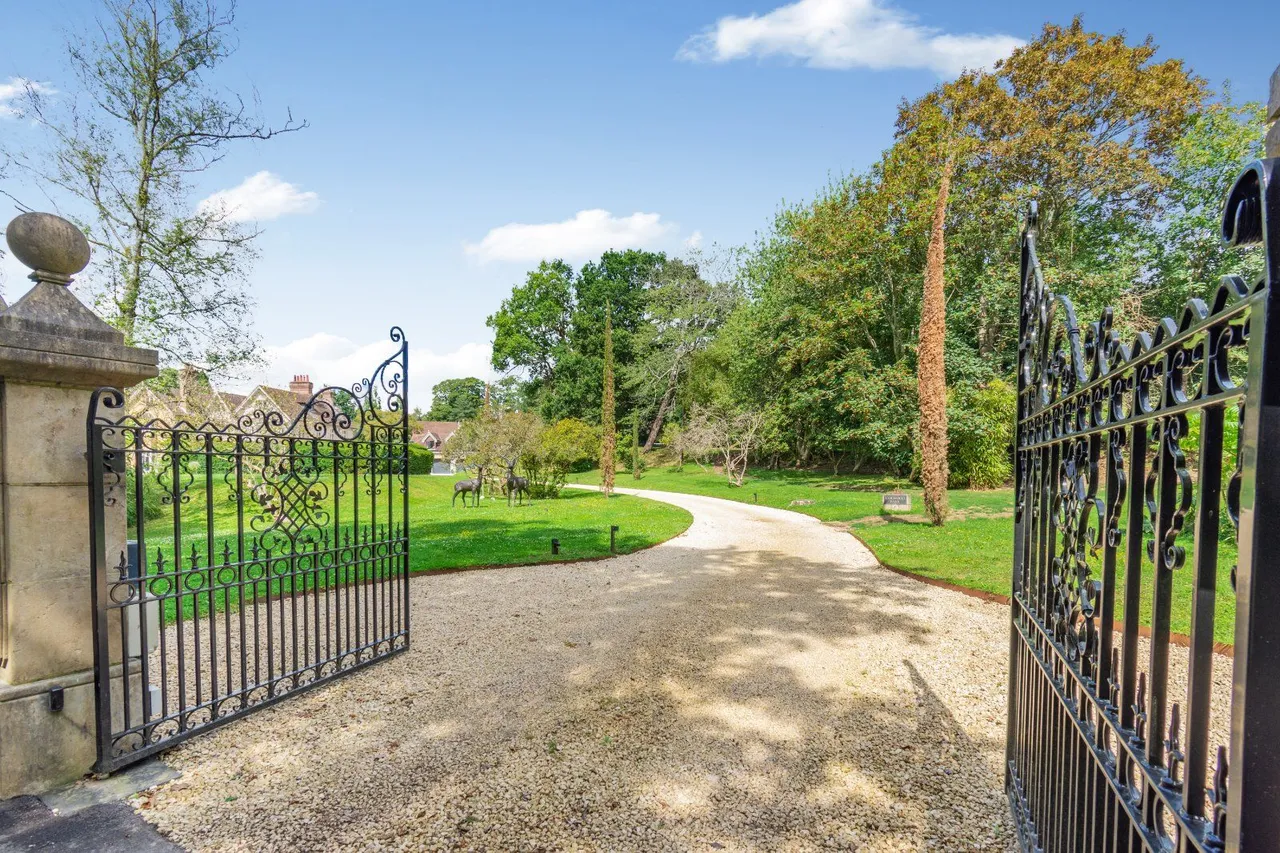Cross Colwood Lane, Bolney, RH17, photo 7