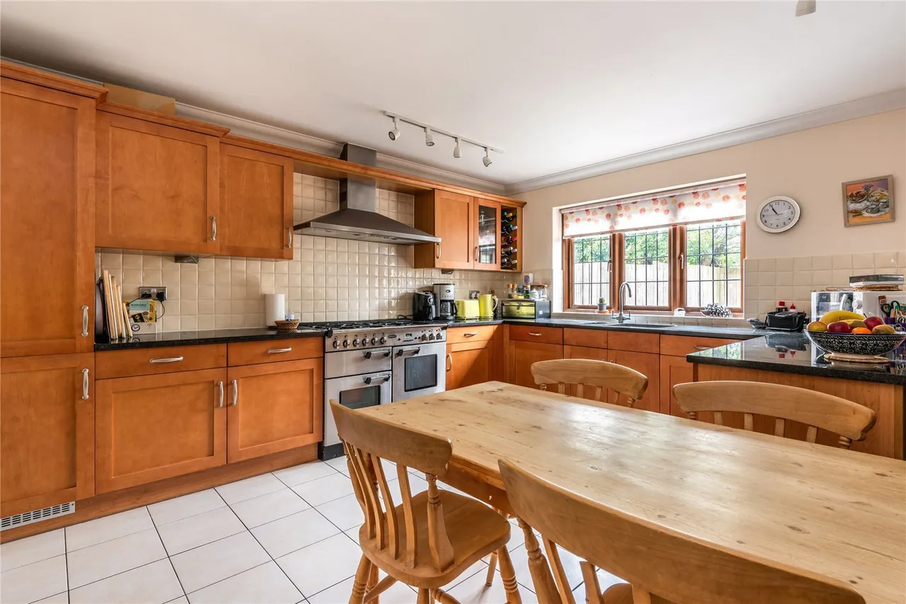 Ashurst Place, Dorking, RH4, photo 2