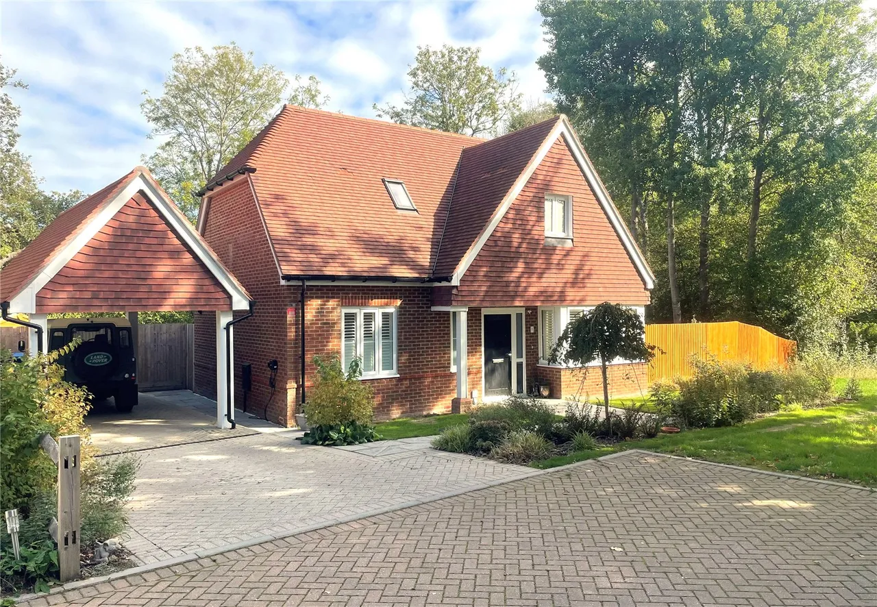 2 bed house for sale, Furze Lane, East Grinstead, RH19