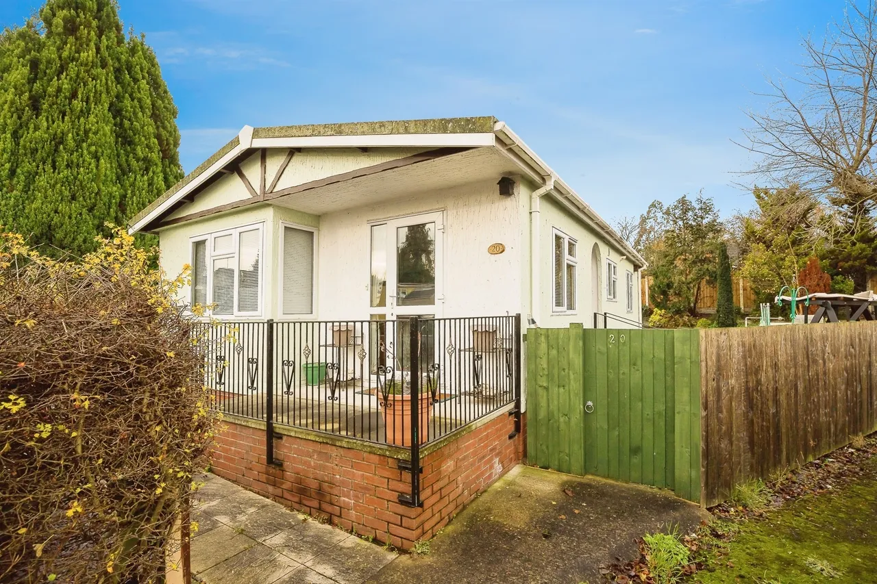 2 bed park home for sale — Orchard Park, Elton, Chester