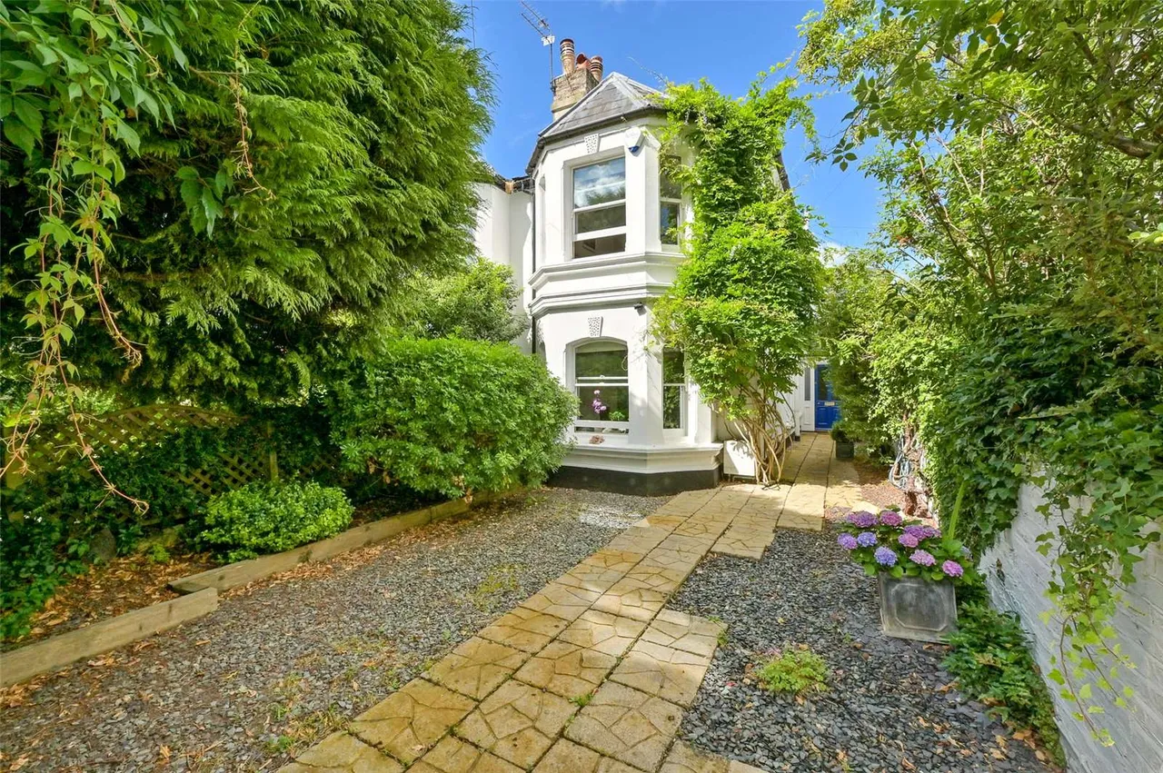 3 bed house to rent — Kings Road, Windsor, Berkshire, SL4 2AG