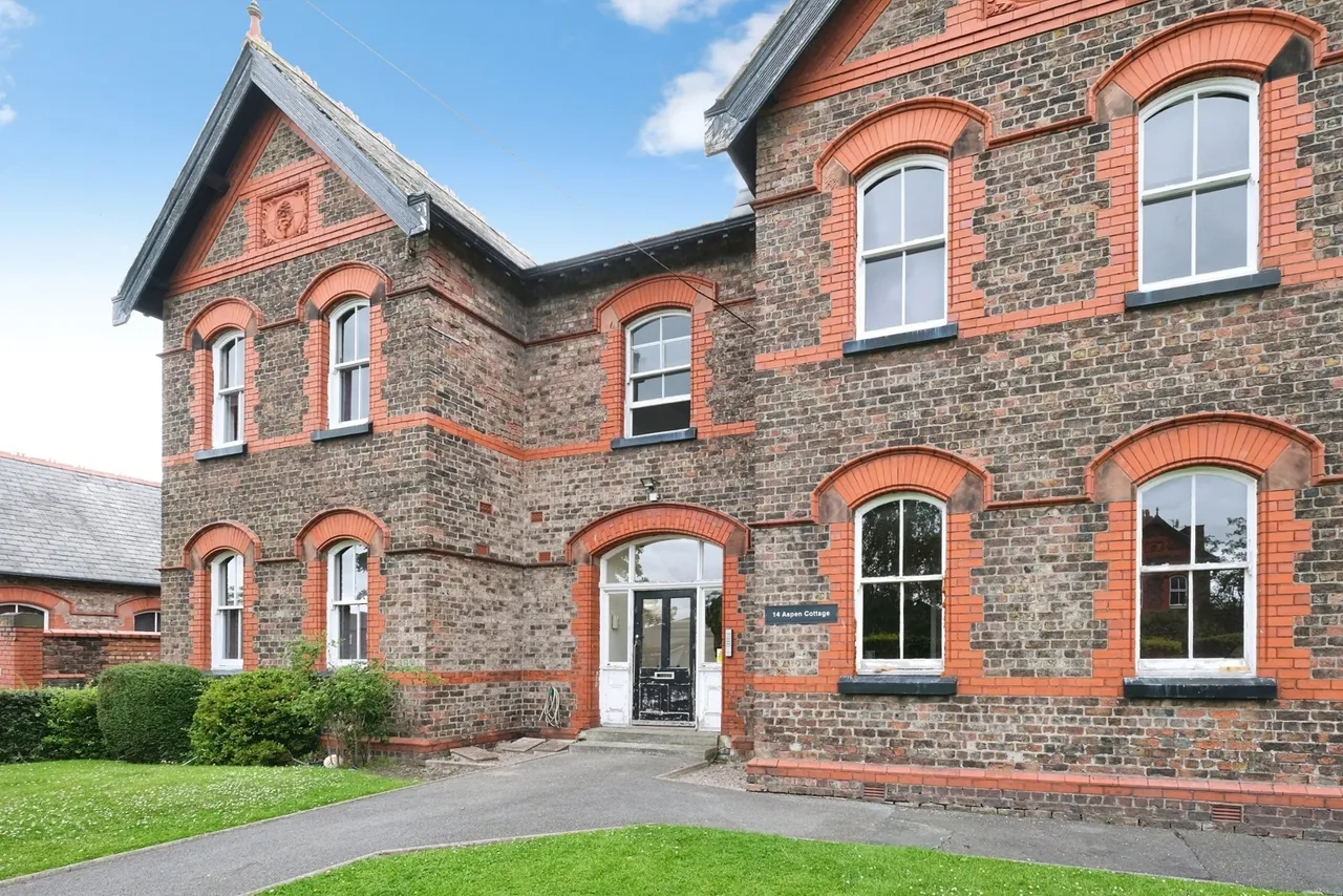 New Hall, Liverpool, L10, photo 2