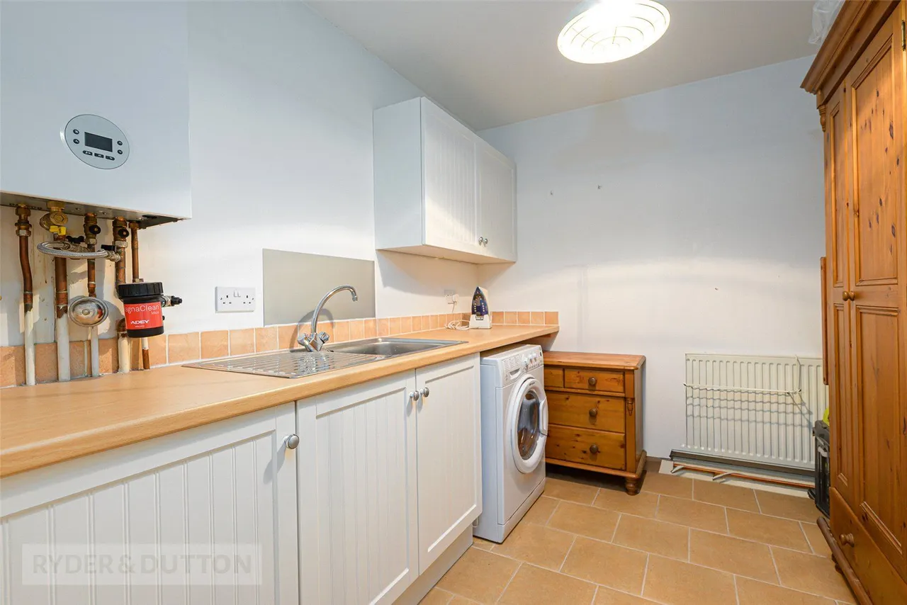 Chancel Court, Longwood, HD3, photo 6